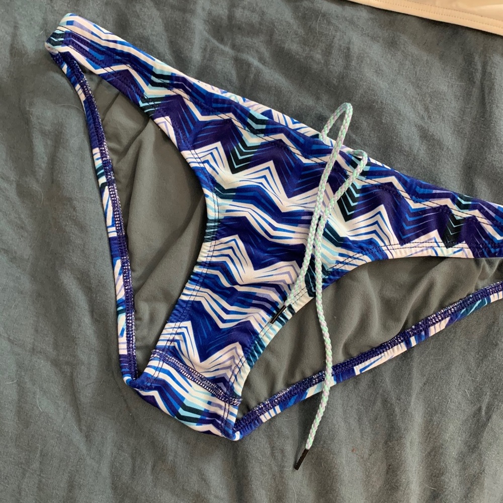 Billabong Swim Top (M) & Jolyn Swim Bottoms (Lg)